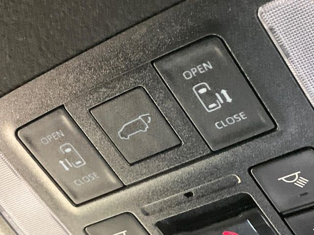 TOYOTA VOXY HYBRID 2025