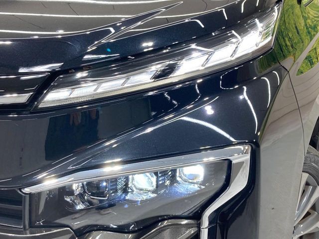 TOYOTA VOXY HYBRID 2025