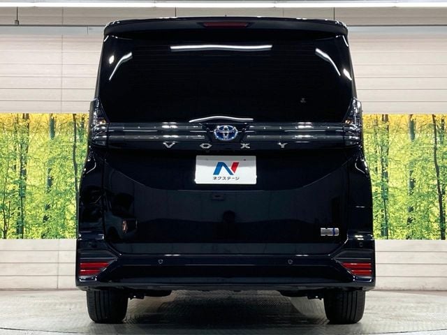 TOYOTA VOXY HYBRID 2025