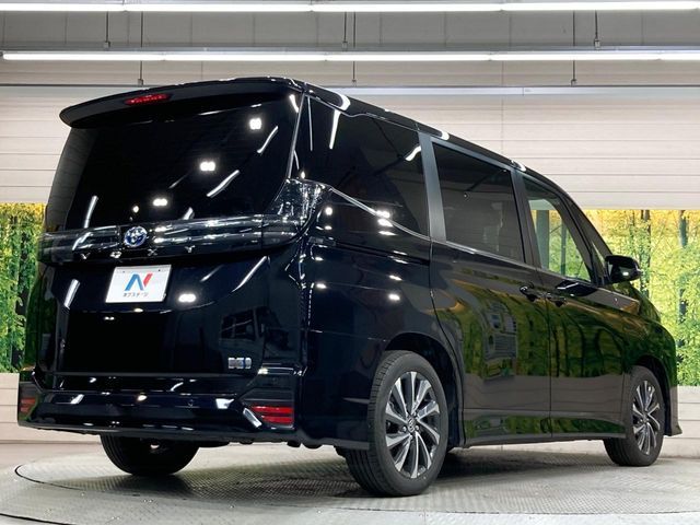 TOYOTA VOXY HYBRID 2025