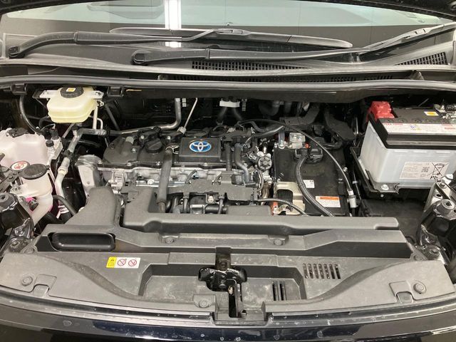 TOYOTA VOXY HYBRID 2025