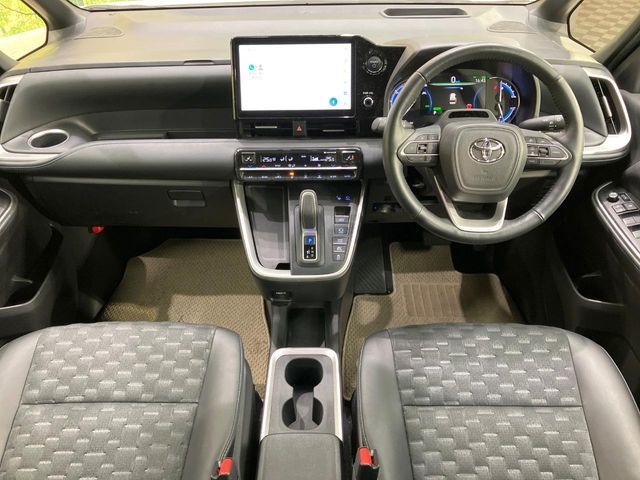 TOYOTA VOXY HYBRID 2023