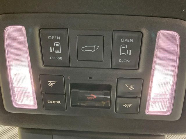 TOYOTA VOXY HYBRID 2023