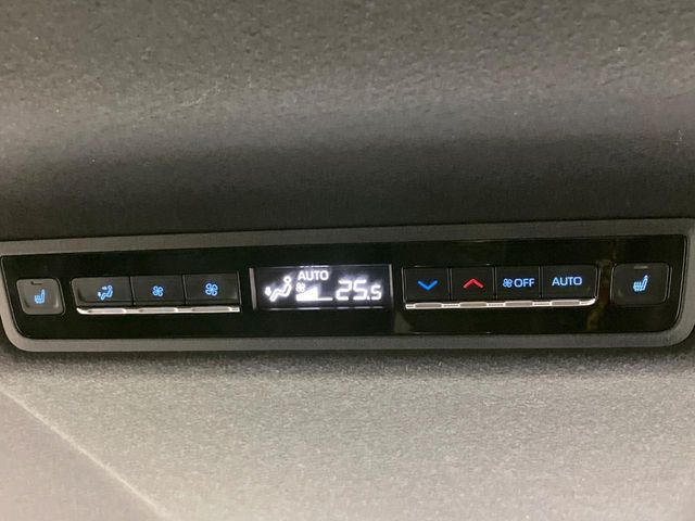 TOYOTA VOXY HYBRID 2023