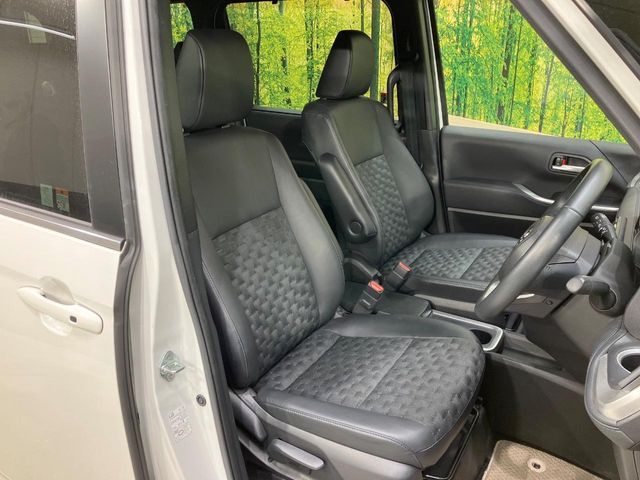 TOYOTA VOXY HYBRID 2023