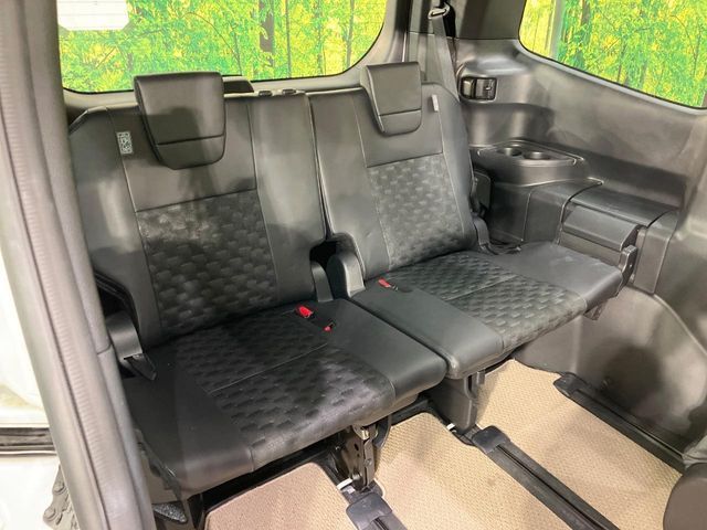 TOYOTA VOXY HYBRID 2023