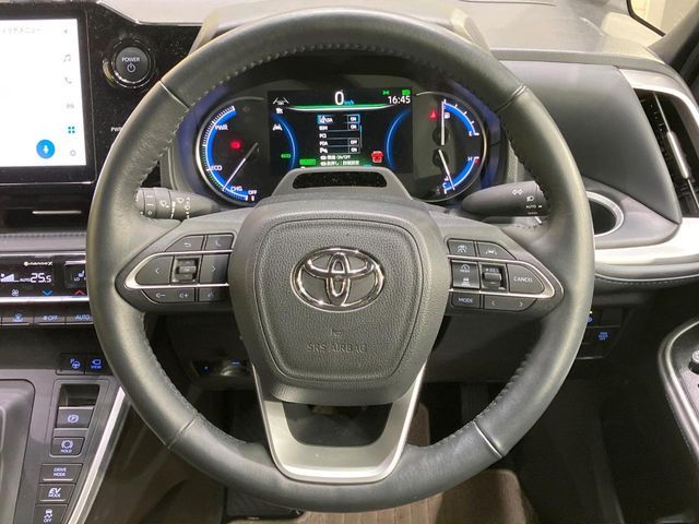 TOYOTA VOXY HYBRID 2023