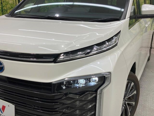 TOYOTA VOXY HYBRID 2023