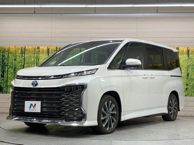 TOYOTA VOXY HYBRID 2023