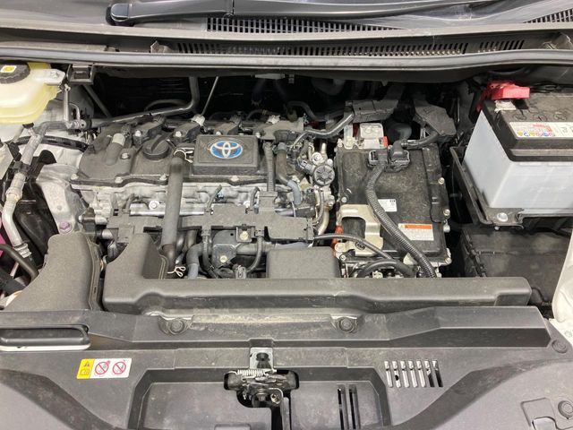 TOYOTA VOXY HYBRID 2023