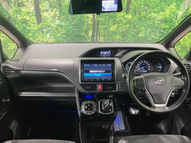 TOYOTA NOAH HYBRID 2018