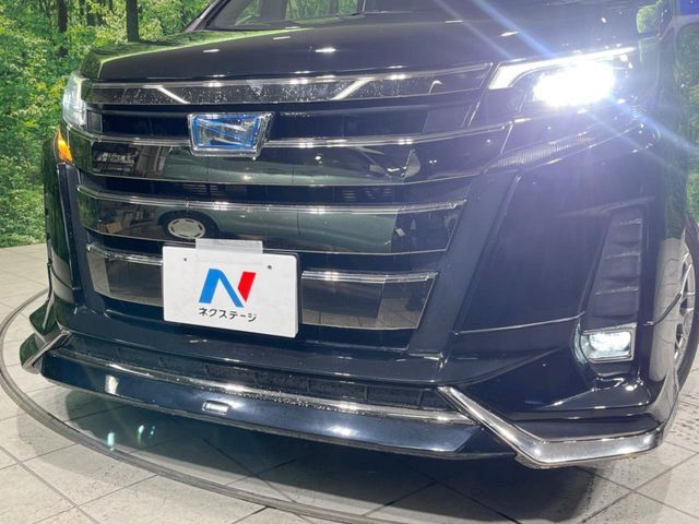 TOYOTA NOAH HYBRID 2018