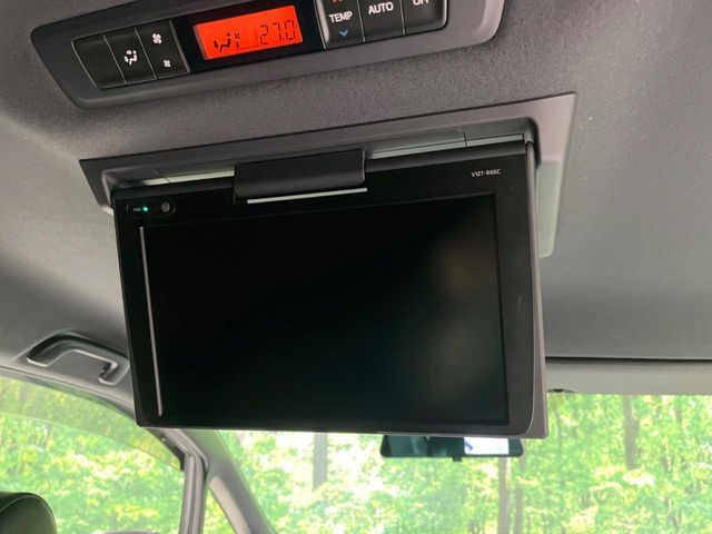 TOYOTA NOAH HYBRID 2018