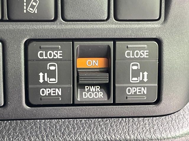 TOYOTA NOAH HYBRID 2018