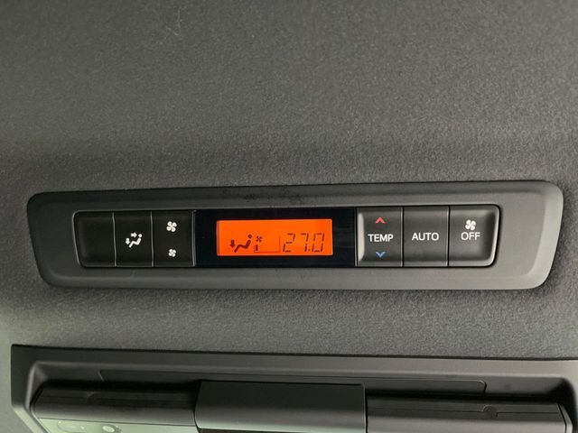 TOYOTA NOAH HYBRID 2018