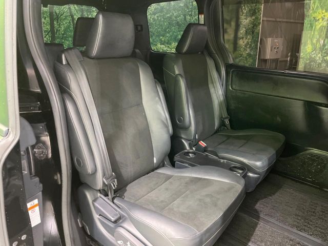 TOYOTA NOAH HYBRID 2018