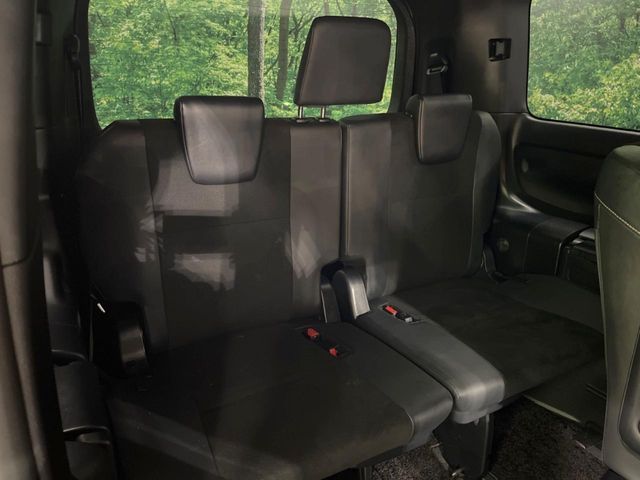 TOYOTA NOAH HYBRID 2018