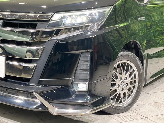 TOYOTA NOAH HYBRID 2018