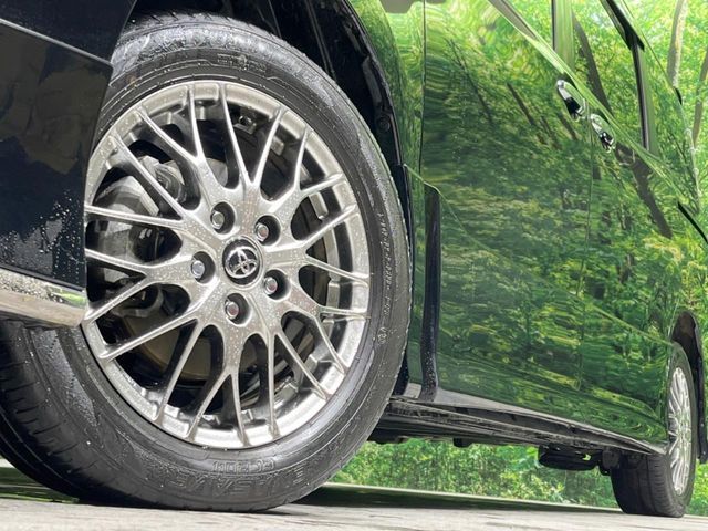 TOYOTA NOAH HYBRID 2018