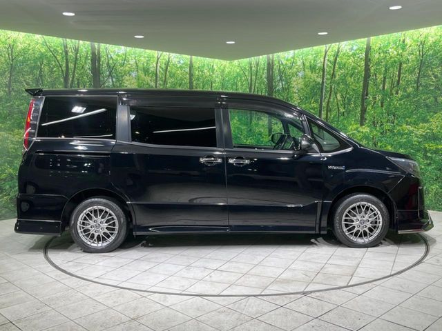 TOYOTA NOAH HYBRID 2018