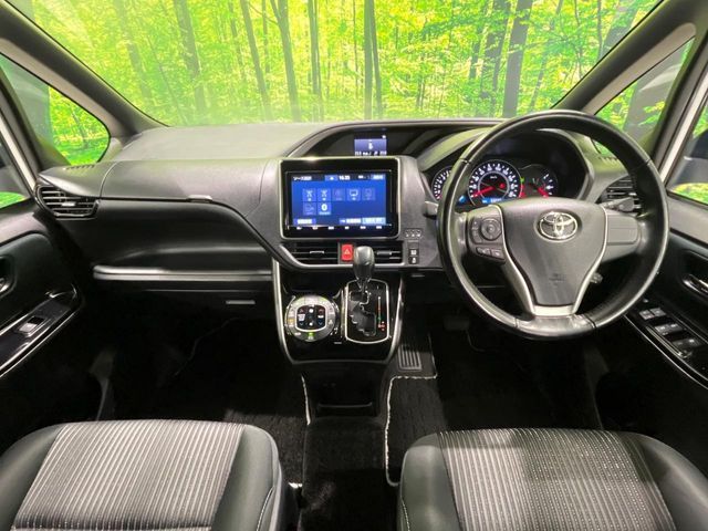 TOYOTA VOXY 4WD 2018