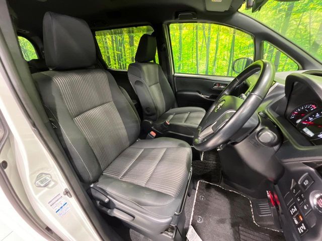 TOYOTA VOXY 4WD 2018