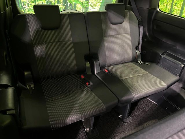 TOYOTA VOXY 4WD 2018