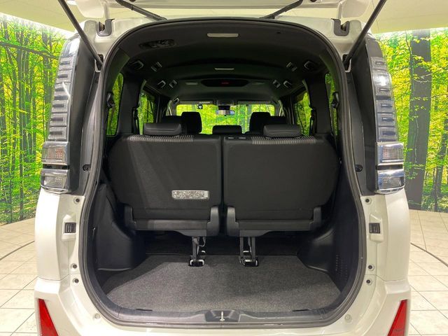 TOYOTA VOXY 4WD 2018