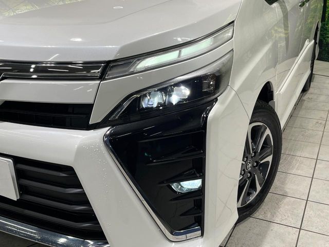 TOYOTA VOXY 4WD 2018