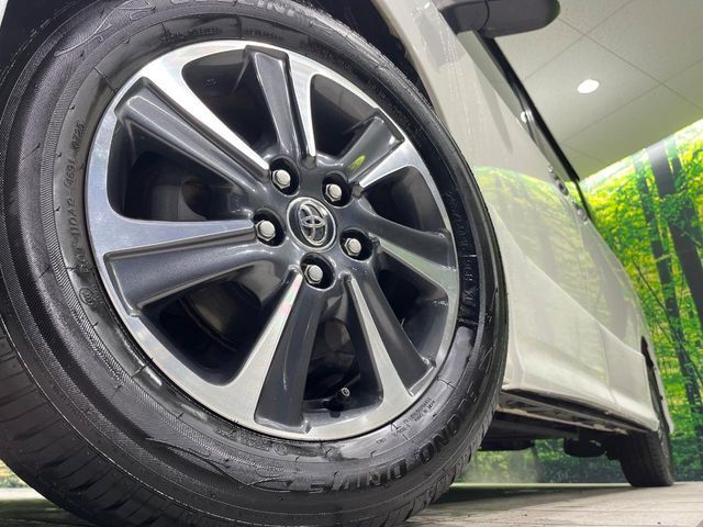 TOYOTA VOXY 4WD 2018