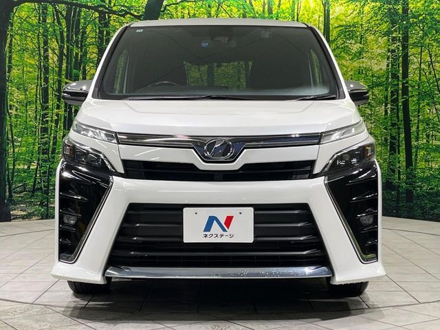 TOYOTA VOXY 4WD 2018
