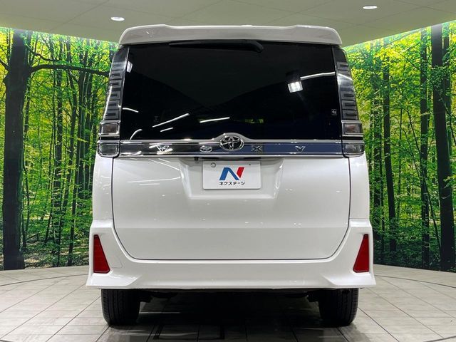 TOYOTA VOXY 4WD 2018