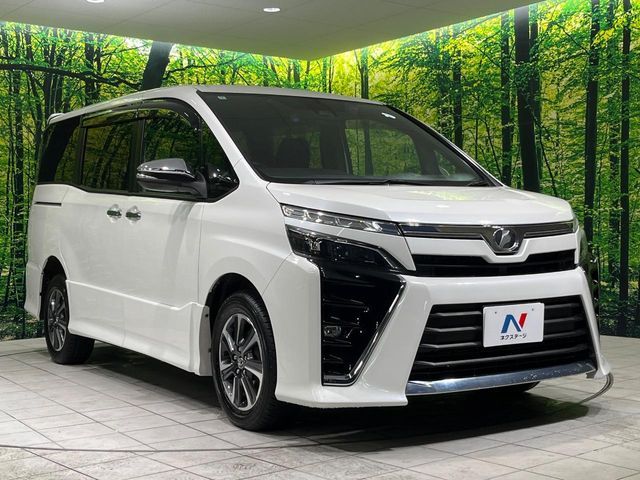TOYOTA VOXY 4WD 2018