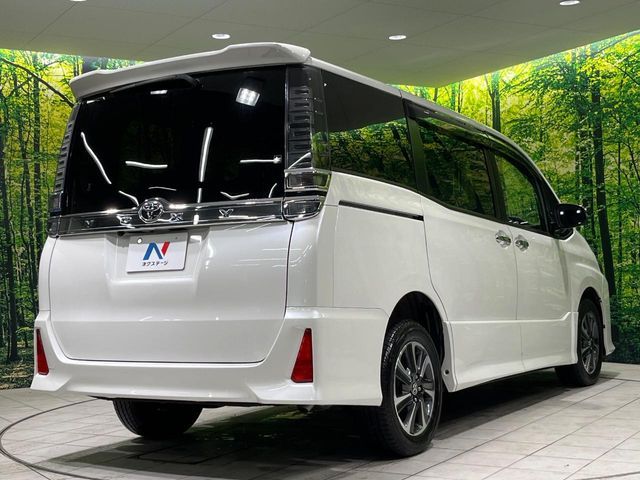 TOYOTA VOXY 4WD 2018