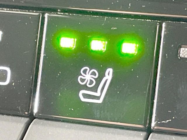 TOYOTA PRIUS 4WD 2025