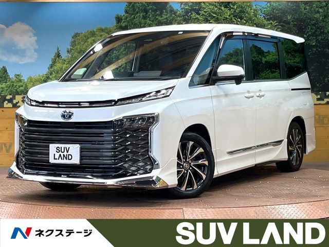 TOYOTA VOXY HYBRID 2022