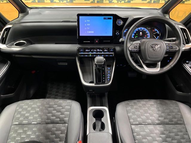 TOYOTA VOXY HYBRID 2022