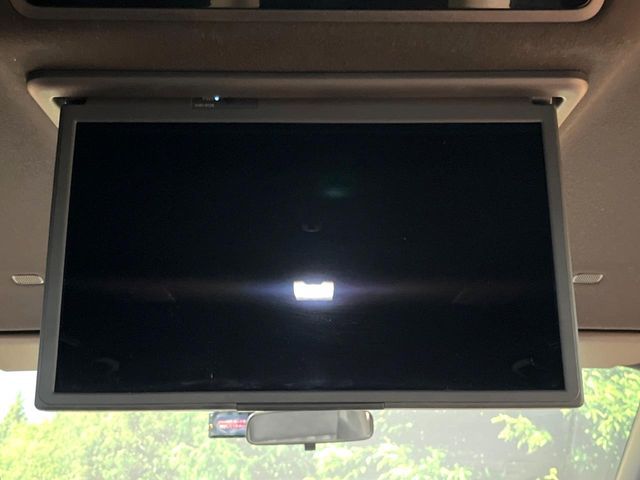 TOYOTA VOXY HYBRID 2022