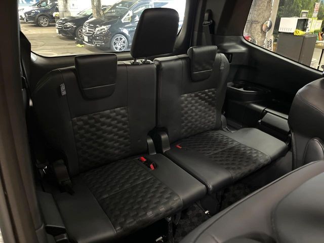 TOYOTA VOXY HYBRID 2022