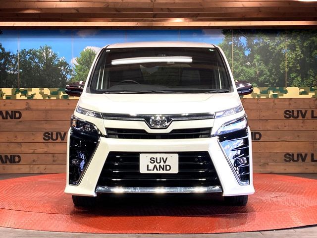 TOYOTA VOXY 2021