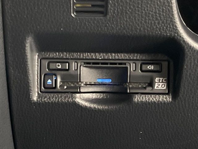 TOYOTA VOXY HYBRID 2024