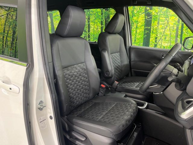 TOYOTA VOXY HYBRID 2024