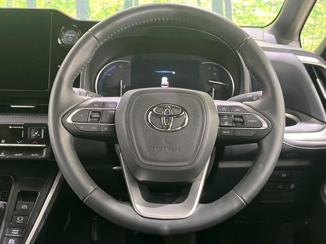 TOYOTA VOXY HYBRID 2024