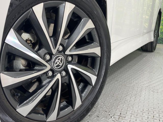 TOYOTA VOXY HYBRID 2024