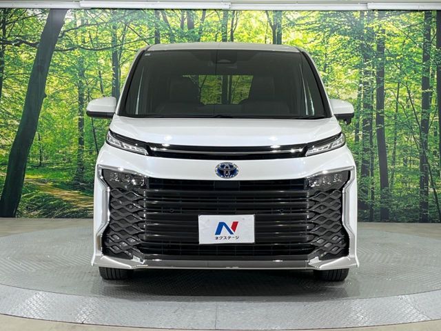 TOYOTA VOXY HYBRID 2024