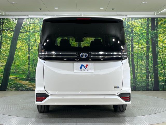 TOYOTA VOXY HYBRID 2024