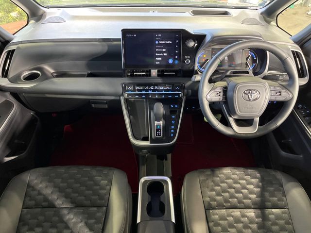 TOYOTA VOXY HYBRID 2024