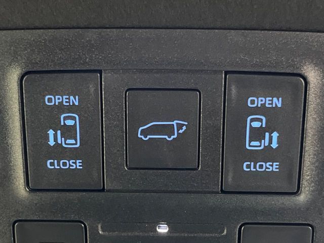 TOYOTA VOXY HYBRID 2024