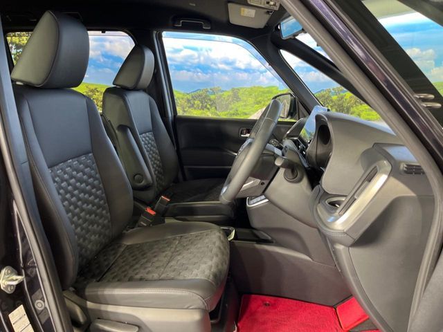 TOYOTA VOXY HYBRID 2024