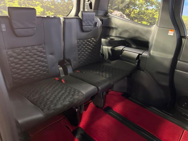 TOYOTA VOXY HYBRID 2024